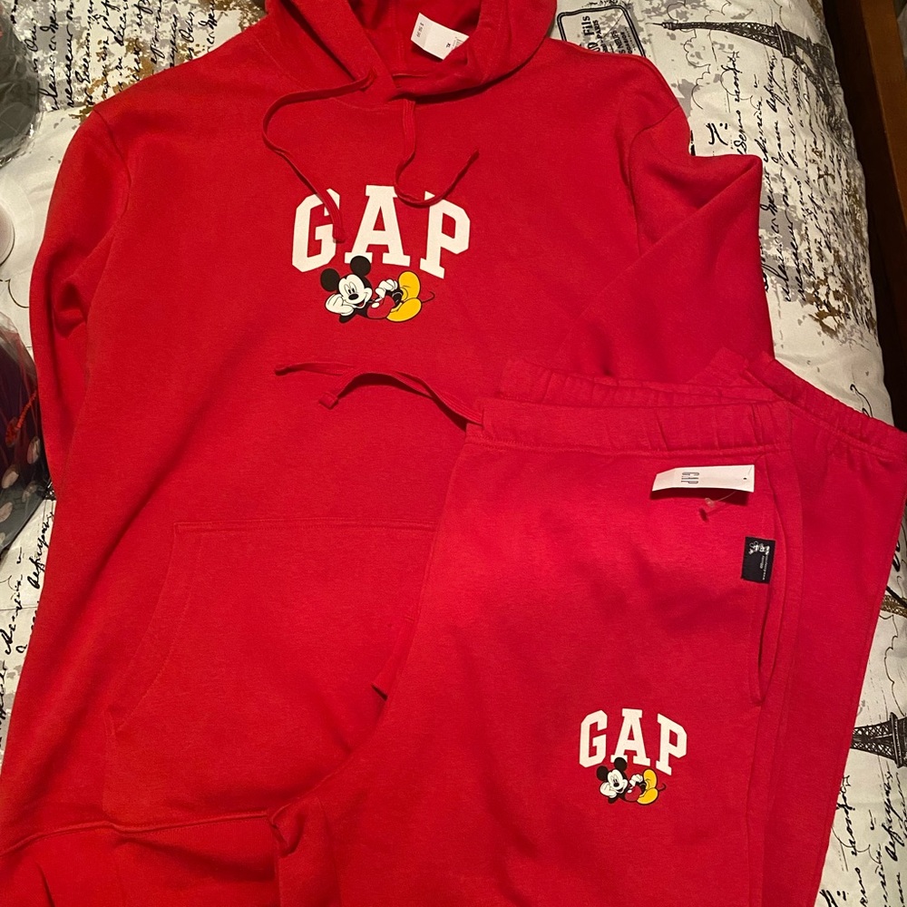 Disney Mickey Mouse Logo Hoodie Sweatshirt & Sweatpants